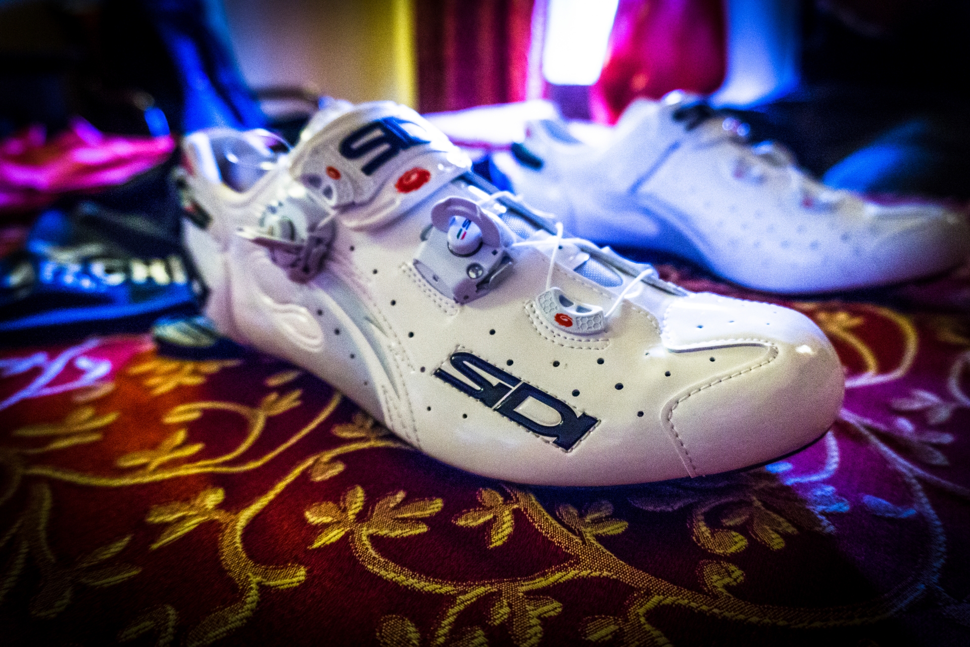 Noen av oss hadde heldigvis reiseforsikring og fikk handlet inn de meste elementære tingene vi trengte for å overleve.